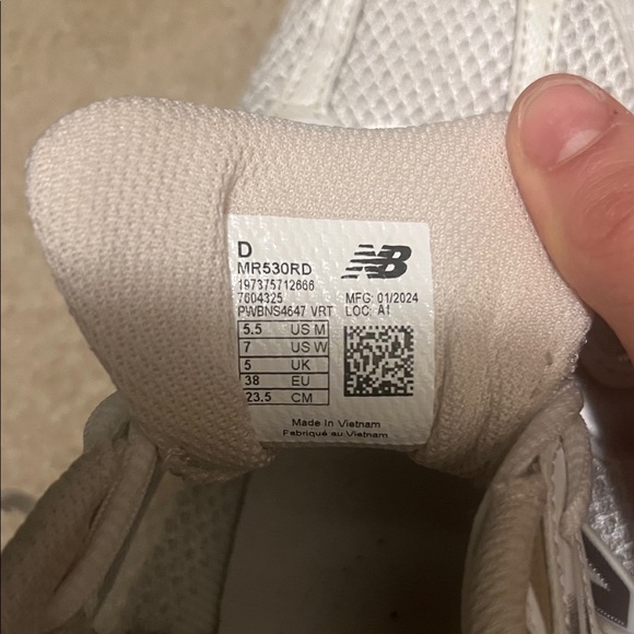 New Balance White and Silver Athletic Shoes - Picture 4 of 6